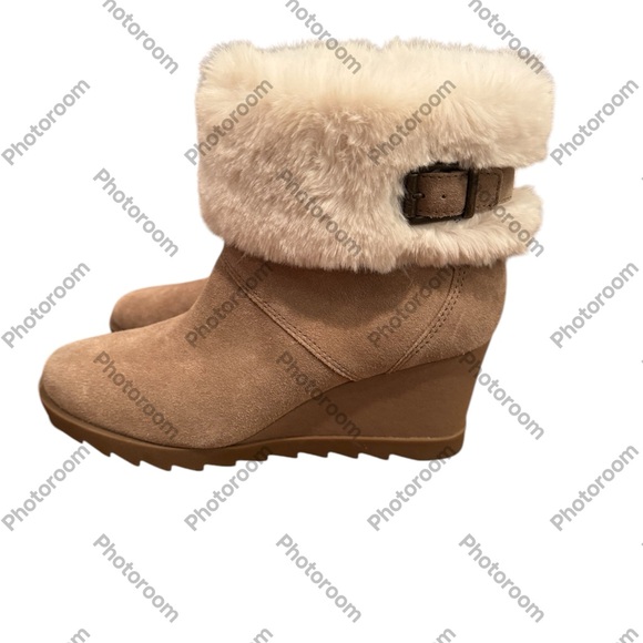 KOOLABURRA by UGG WEDGED BOOTS - Picture 1 of 5